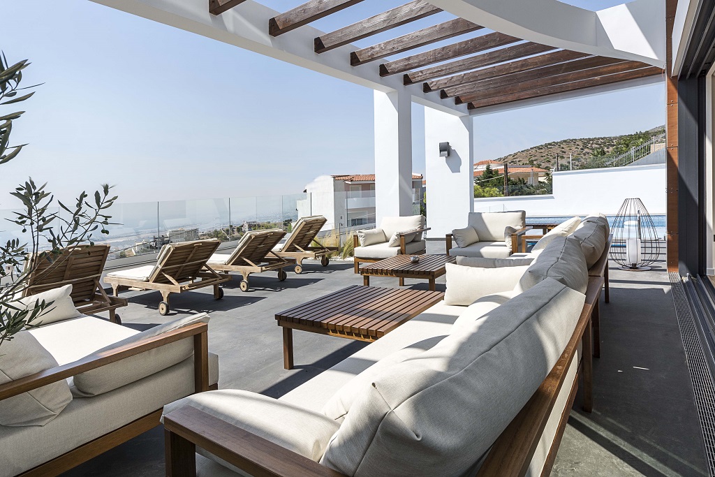 Villa Azure deck chairs